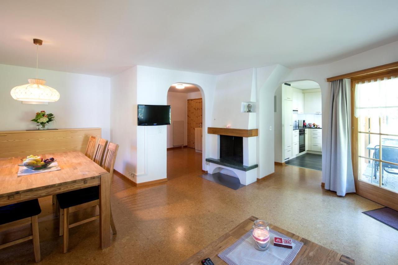 Ferienwohnungen Muntschi Andeer Habitación foto
