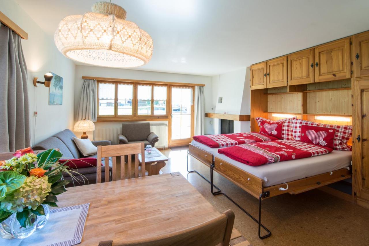 Ferienwohnungen Muntschi Andeer Habitación foto