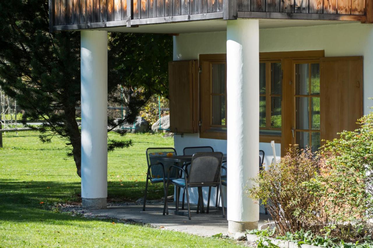 Ferienwohnungen Muntschi Andeer Habitación foto