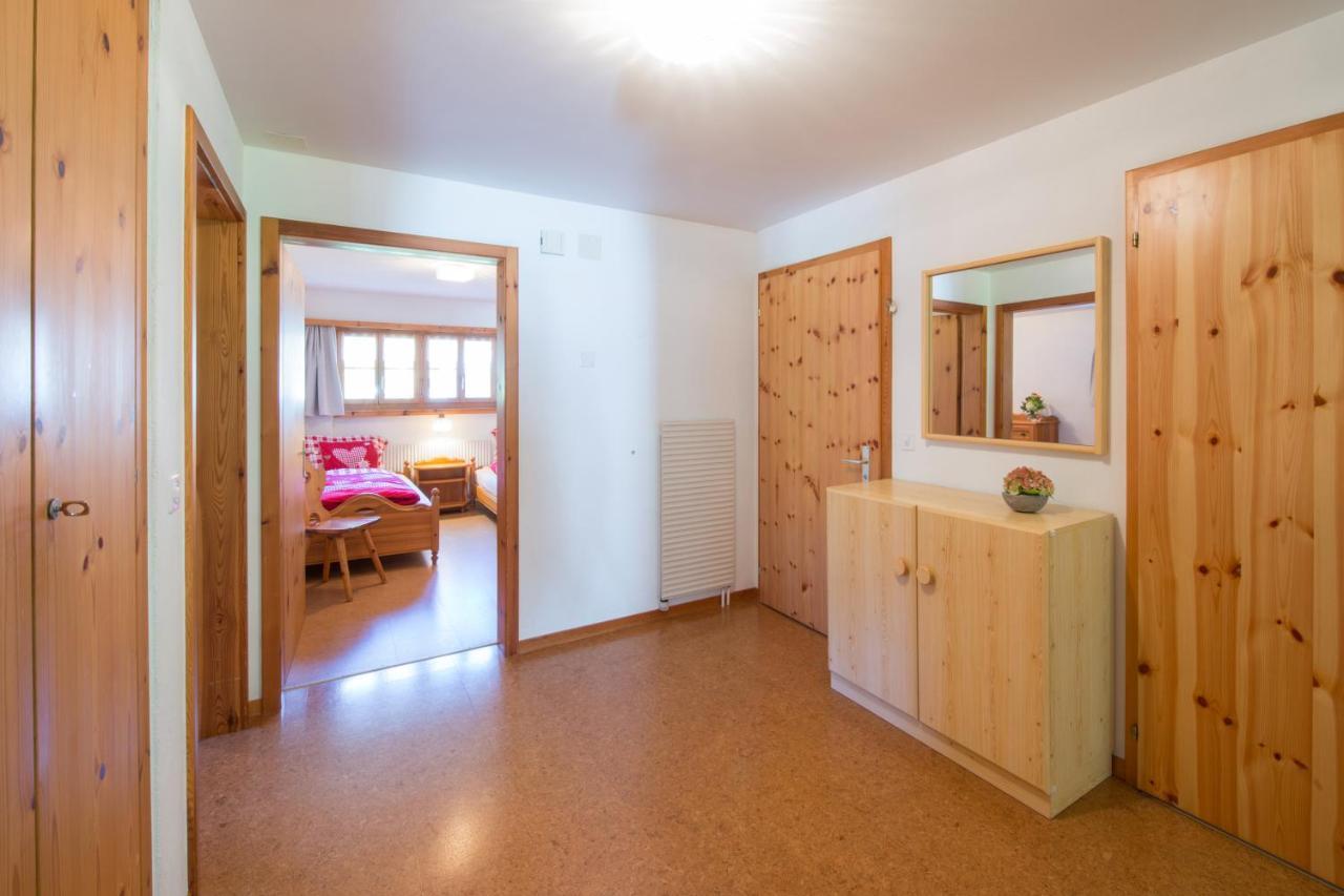 Ferienwohnungen Muntschi Andeer Habitación foto
