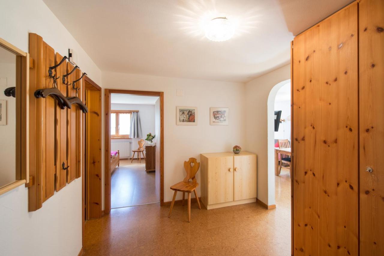 Ferienwohnungen Muntschi Andeer Habitación foto
