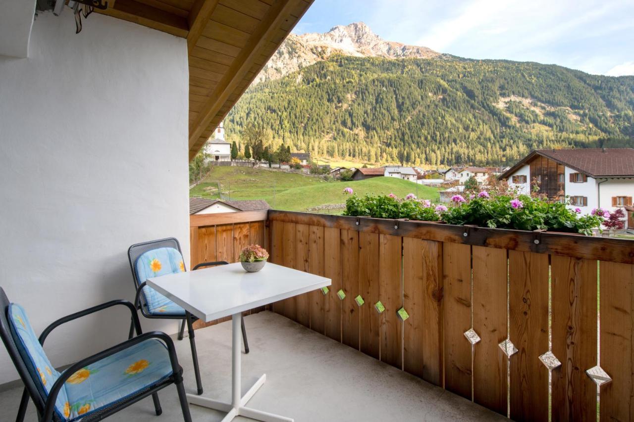 Ferienwohnungen Muntschi Andeer Habitación foto