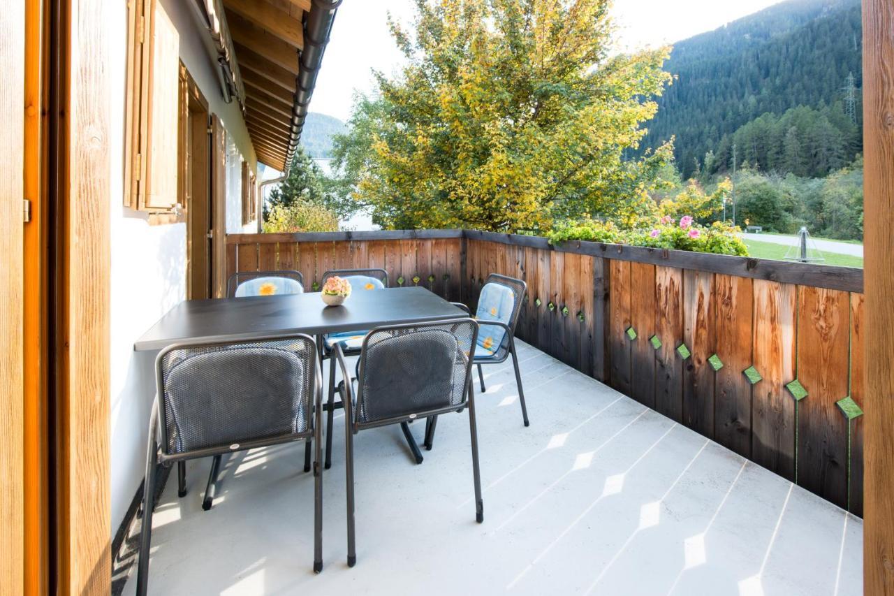 Ferienwohnungen Muntschi Andeer Habitación foto