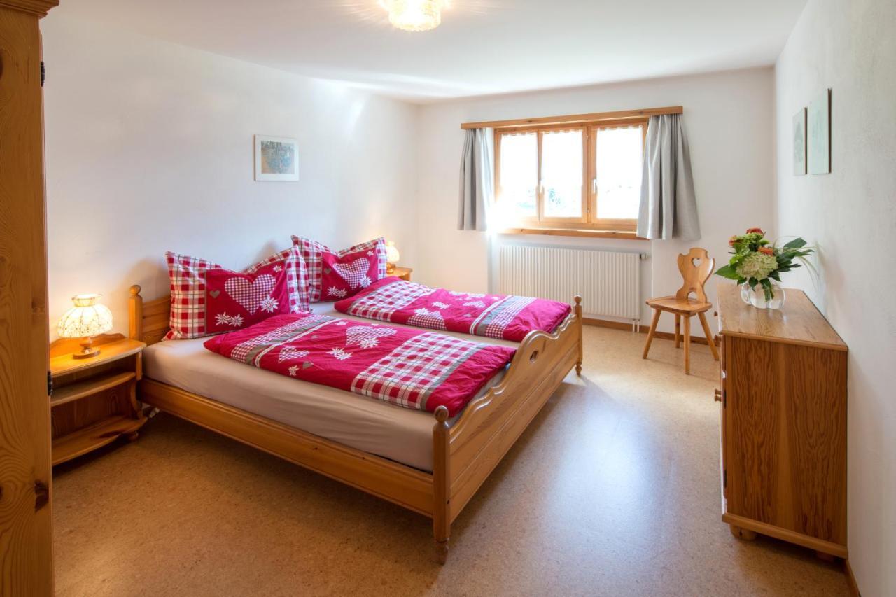 Ferienwohnungen Muntschi Andeer Habitación foto