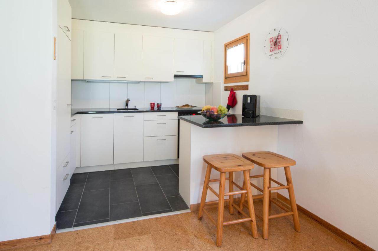 Ferienwohnungen Muntschi Andeer Habitación foto
