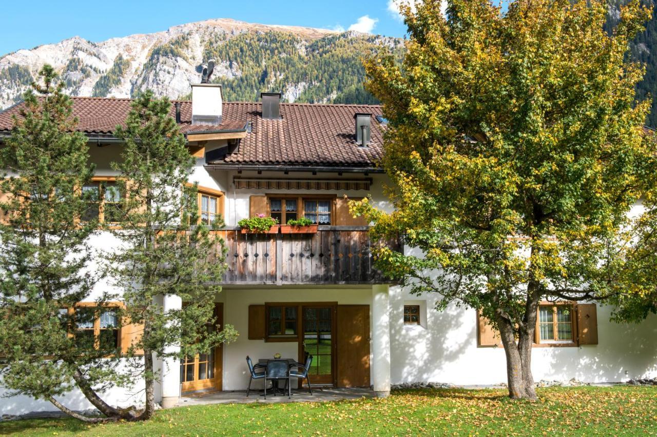 Ferienwohnungen Muntschi Andeer Habitación foto