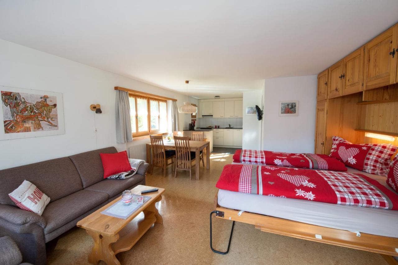 Ferienwohnungen Muntschi Andeer Habitación foto
