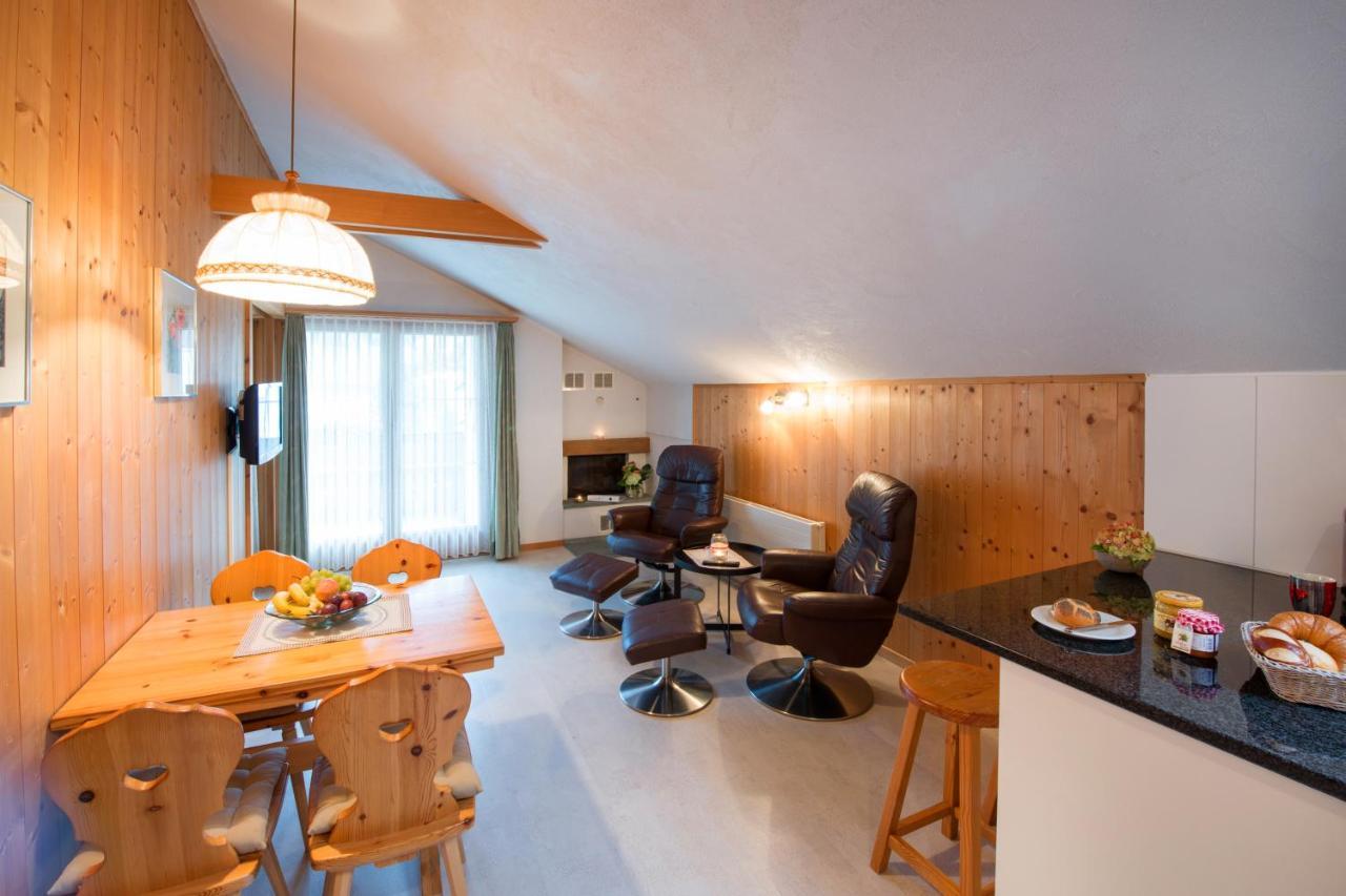 Ferienwohnungen Muntschi Andeer Habitación foto