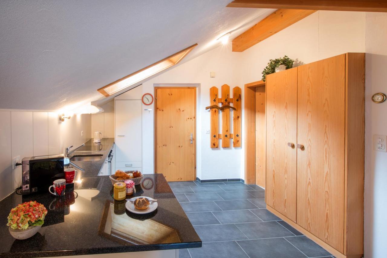 Ferienwohnungen Muntschi Andeer Habitación foto