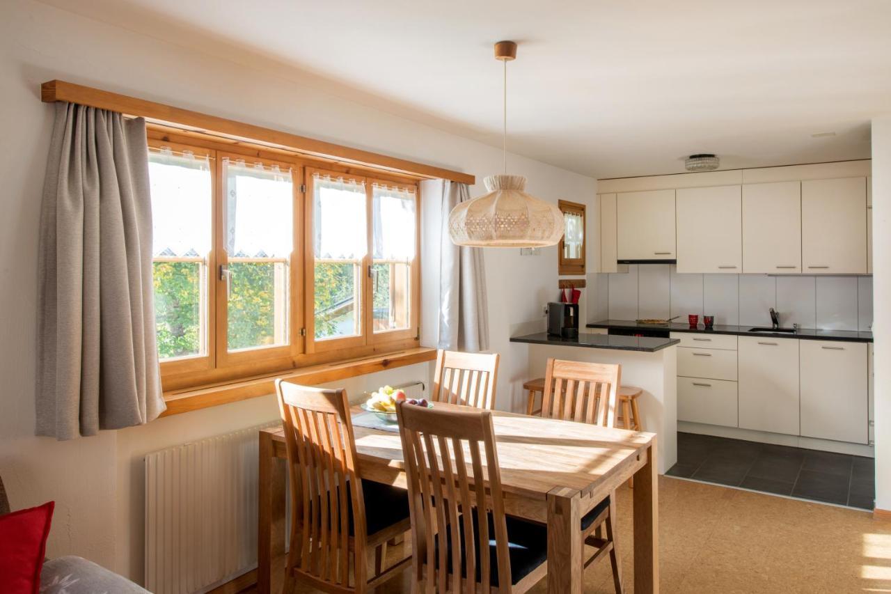 Ferienwohnungen Muntschi Andeer Habitación foto