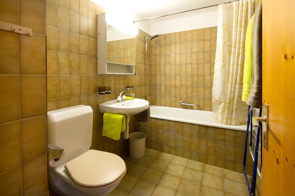 Ferienwohnungen Muntschi Andeer Habitación foto