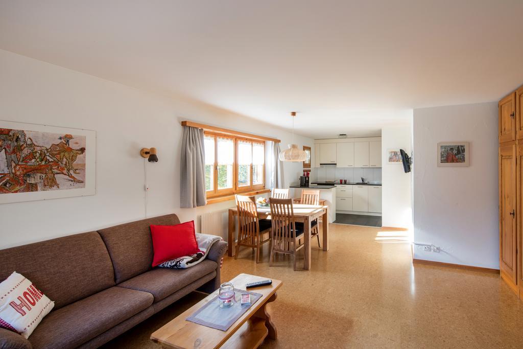 Ferienwohnungen Muntschi Andeer Habitación foto