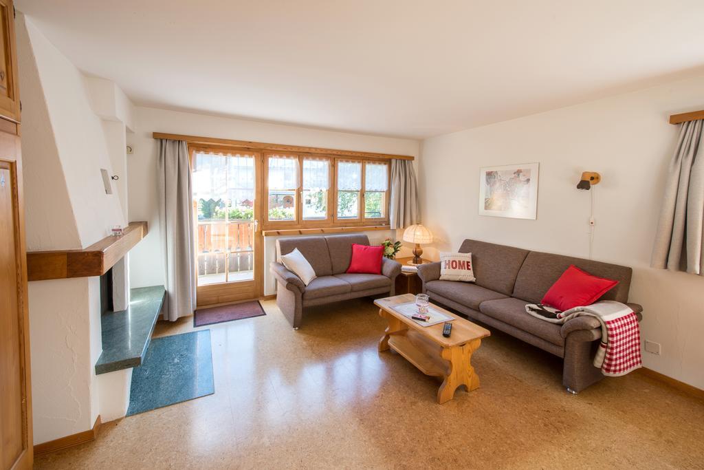 Ferienwohnungen Muntschi Andeer Habitación foto