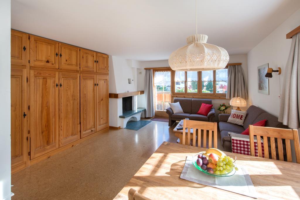 Ferienwohnungen Muntschi Andeer Habitación foto