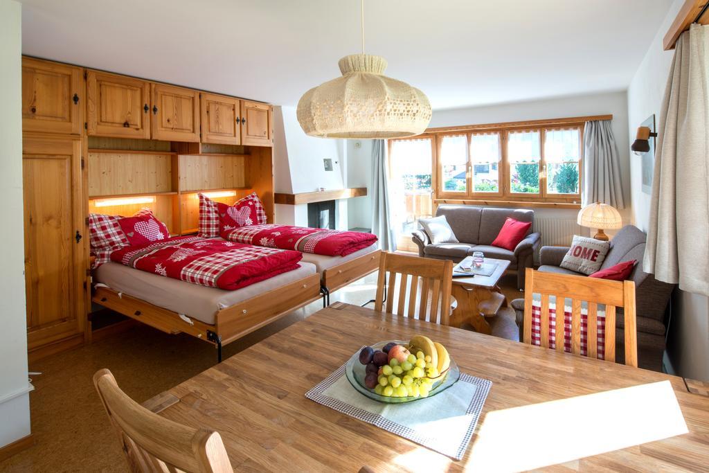 Ferienwohnungen Muntschi Andeer Habitación foto