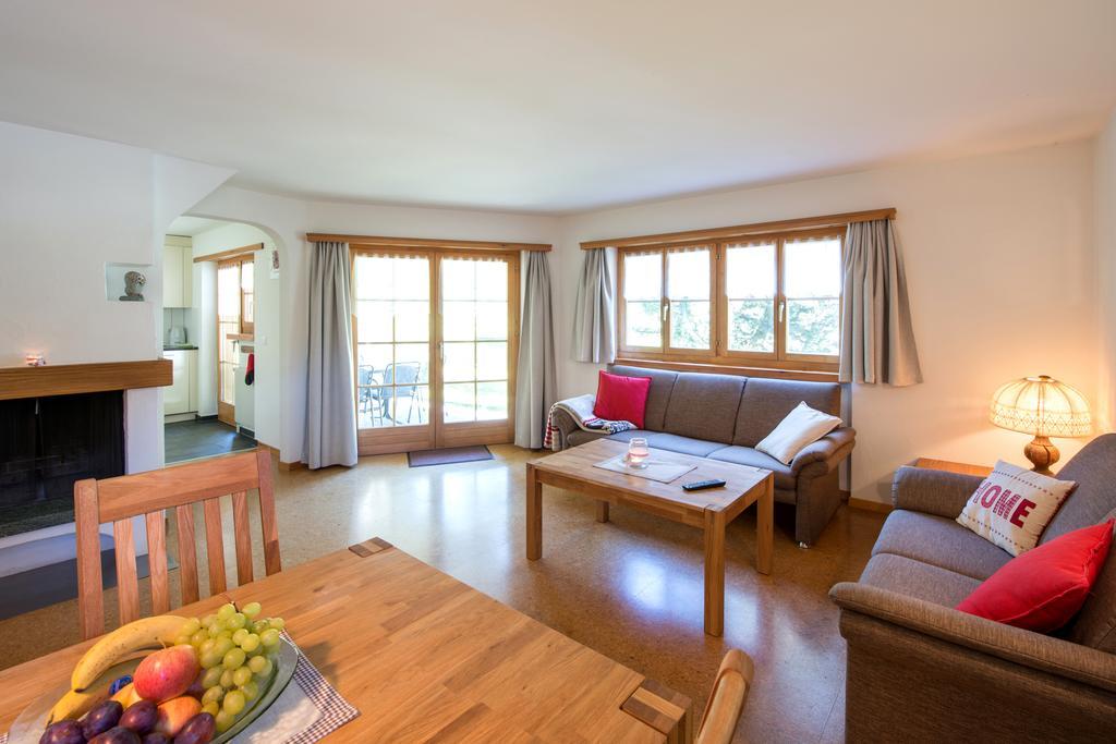 Ferienwohnungen Muntschi Andeer Habitación foto