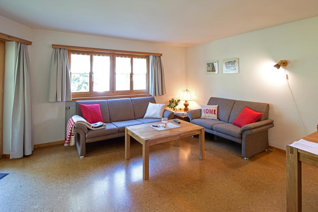 Ferienwohnungen Muntschi Andeer Habitación foto